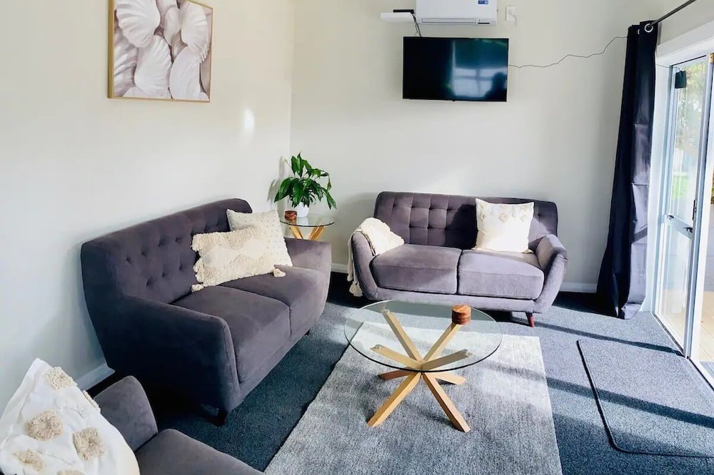 Petone House | Petone Beach - Entire Villa & Optional Sleep-Out