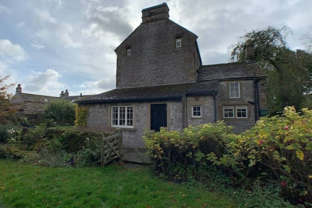 Foolow Cottage | Grade II Listed Peak District Property