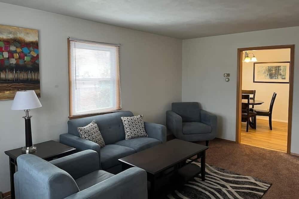 Midtown Apartment | Entire apartment close to downtown - 2 queen beds