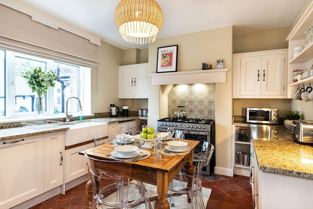 Ashford-in-the-Water Cottage | Cosy 3 bedroom cottage in Ashford in the Water, close to Bakewell & Chatsworth