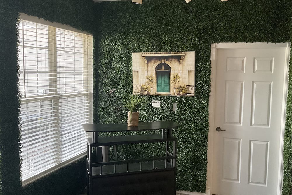 Roselawn Finance House | Cozy Luxury 1-bedroom apartment with fitness room, WiFi in beautiful Cincinnati