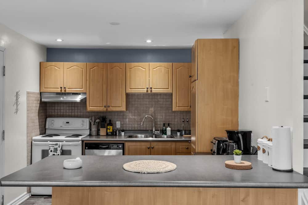 The Beaches Apartment | Entire Unit-Walk To The Beach - 5 Mins To History