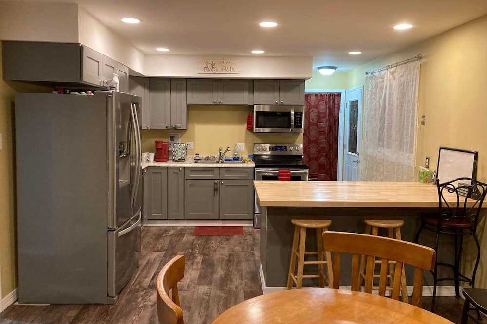 Ellettsville House | Charming 3-bedroom house in Ellettsville w/ Fiber internet & backyard fire pit