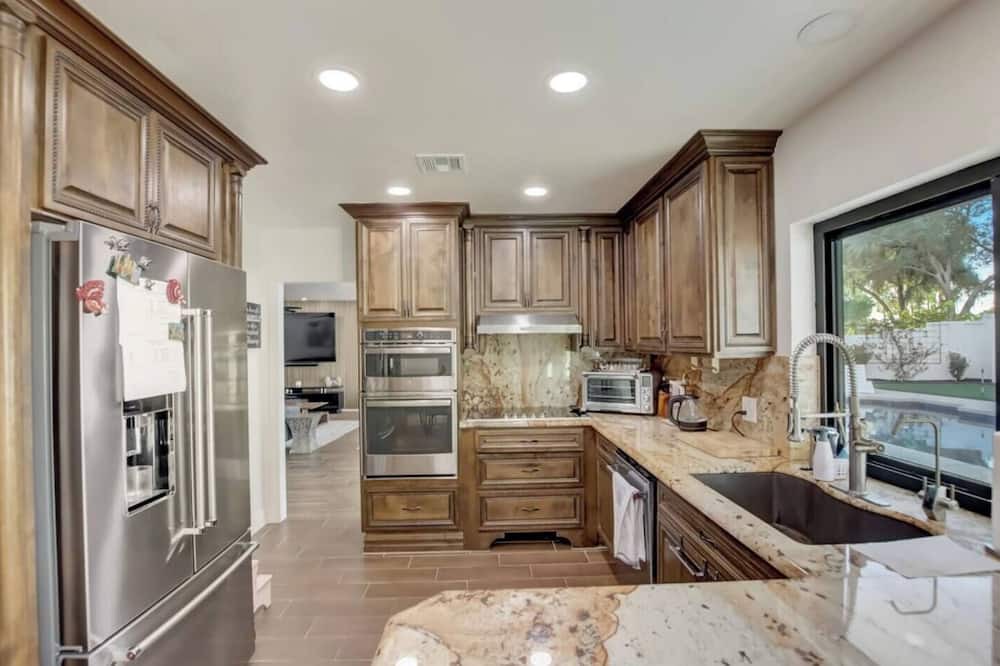 Avant House | Fun & cozy North Scottsdale home with a stunning backyard oasis