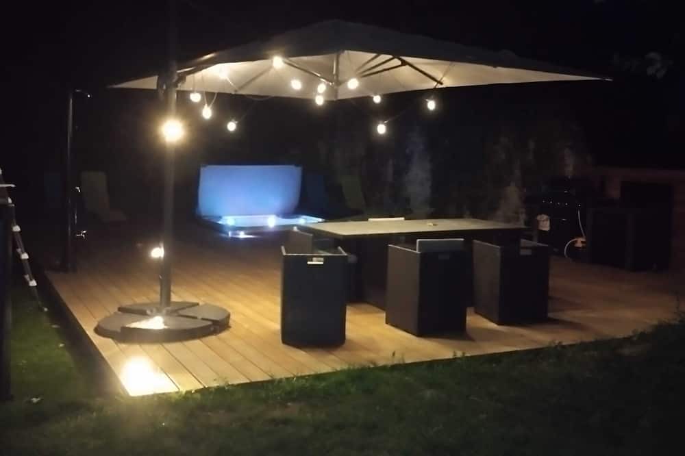 Croixanvec House | Homerez - Spacious house for 8 ppl. with swimming-pool, jacuzzi and terrace