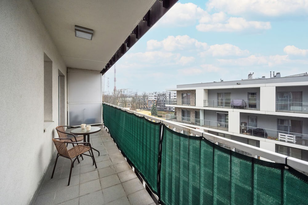 Psie Pole Apartment | Reymonta 10E | One Bedroom Apartment | 2 People | Furnished Balcony | Parking | Wrocław