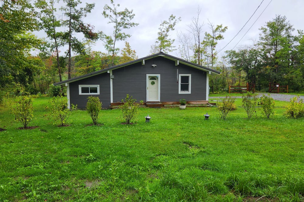 Richmond Cottage | Charming 2-bedroom cottage with WiFi, AC in lovely Richmond
