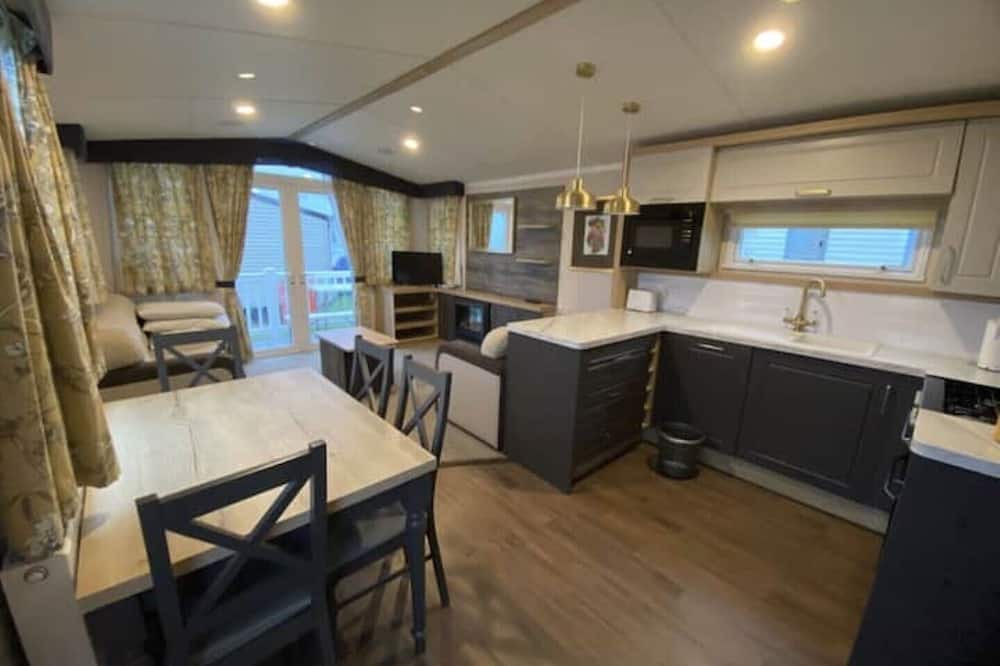 Isle of Grain House | Thameside 6 Sleeper