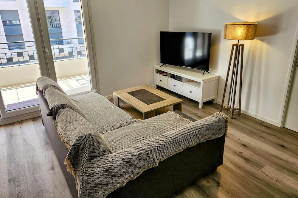 Saint-Ouen Apartment | Cozy apartment in the heart of a commercial city
