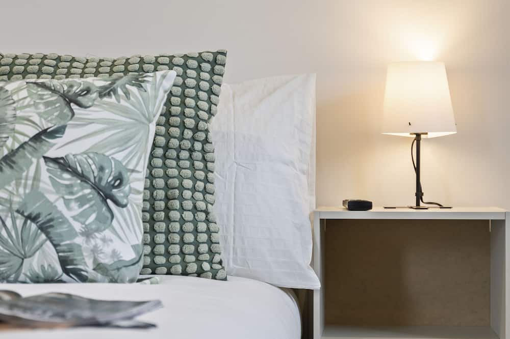 Giltbrook Apartment | Deluxe Studio Flat - Free Street Parking