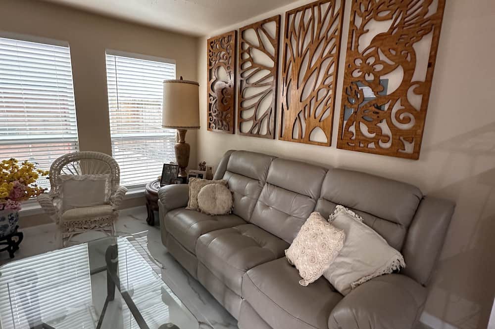 Briarforest Apartment | Cozy vintage Guesthouse in the middle of Houston, equipped kitchen included!