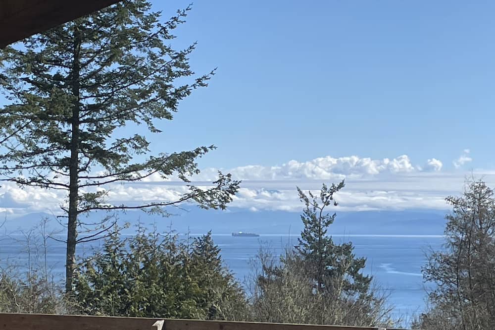 Juan de Fuca Electoral Area Apartment | Sooke Vacation apartment overlooking the Juan De Fuca Straits, amazing sea views