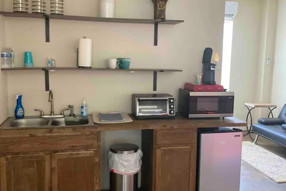 Port Lavaca Apartment | Sunset Haven: Your Seaside Escape