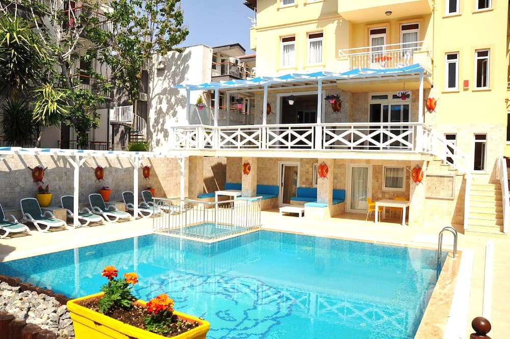 Side Apartment | Beautiful 3 bed Holiday Home In Resort Centre