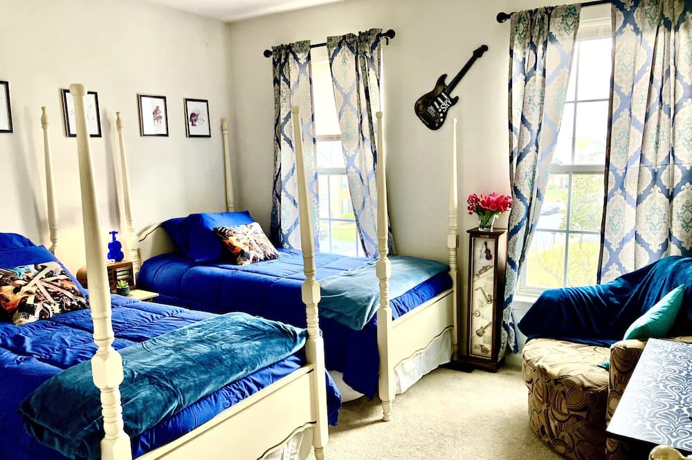 Boonsboro House | SRV Room @ Music House Please Read! Half-Bath Only!