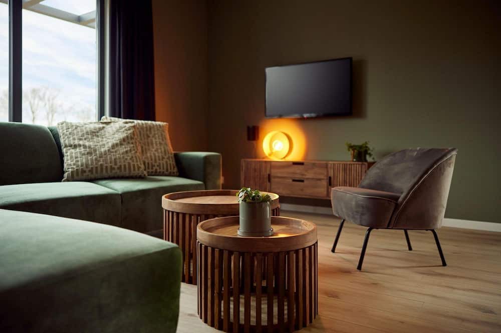 Lattrop House | The Amalia is a four-person holiday home and has an attractive homely living room with an open kitchen, two bedrooms and a spacious outdoor area.