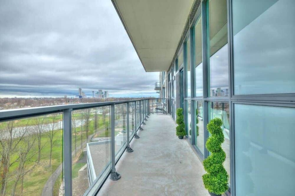 Niagara Falls Apartment | The Eclipse Penthouse- Skyline/Fallsview 90 + day min