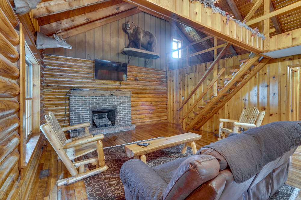 Wellston Cabin | Rustic Wellston Cabin w/ Pond & ATV Trail Access!