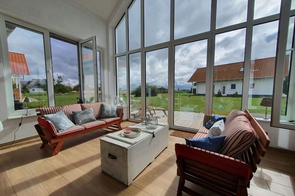 Trent Villa | "Sparrow's Nest" Modern retreat