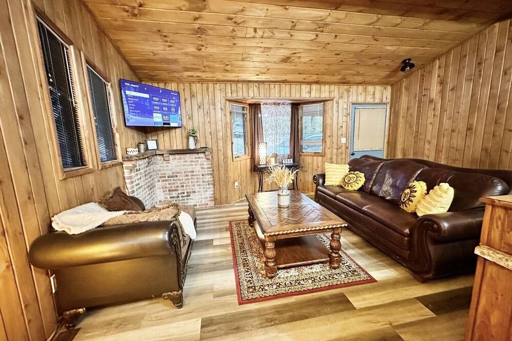 Campobello Cabin | Cozy Bear Den Cabin In Campobello SC