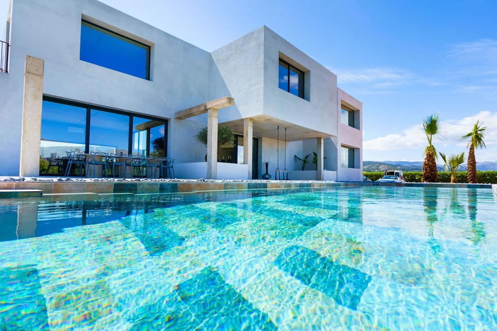 Ondara Villa | Beautiful private villa for 8 guests with private pool, WIFI, A/C, TV, patio and parking