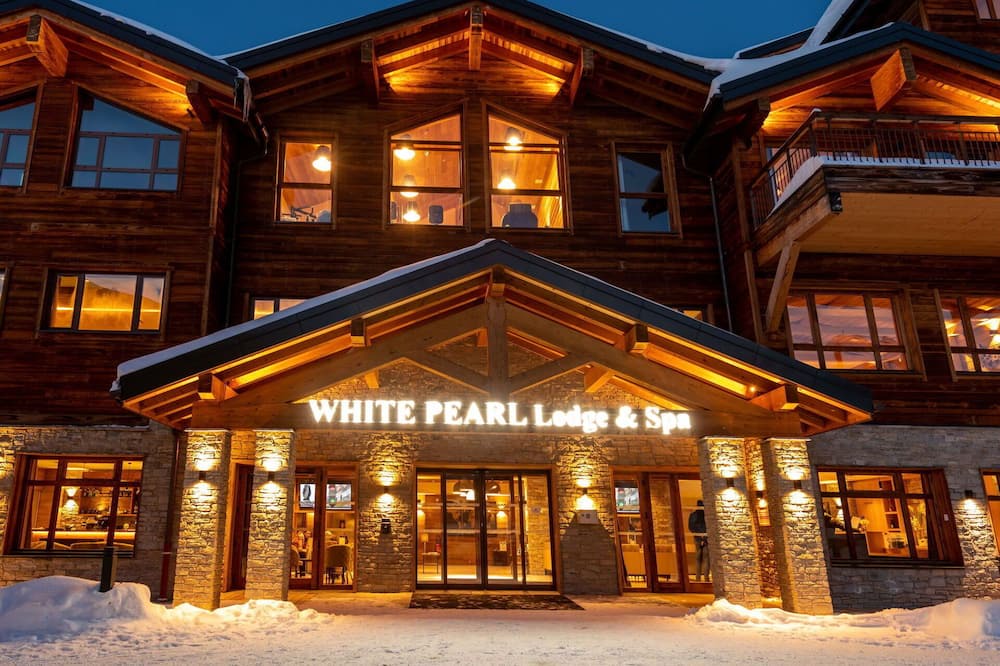 Plagne Centre Apartment | Lovely apartment for 8 guests with hot tub, WIFI, pool, TV, balcony and parking