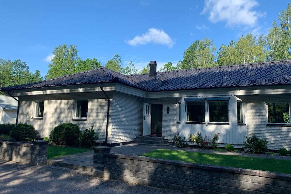 Lammhult House | Geräumiger Ferienbungalow am Ortsrand von Lammhult, 100m vom See Entfernt