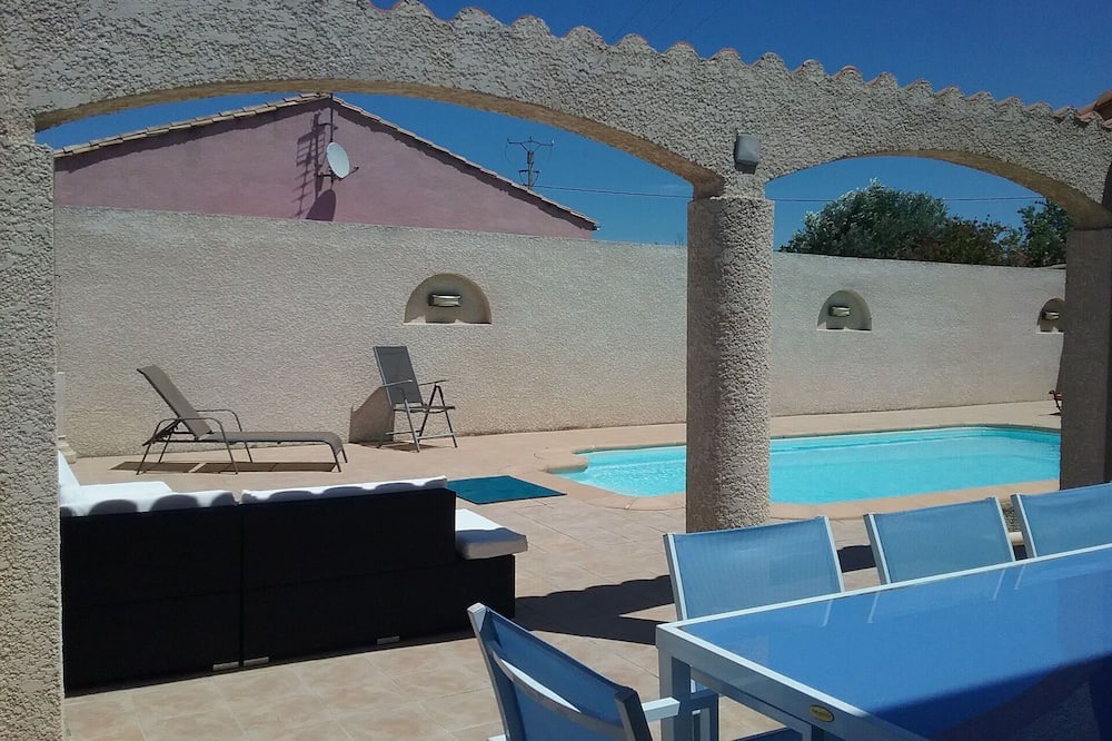 Argeliers House | Stunning private villa for 8 people with A/C, WIFI, private pool, TV, patio and parking