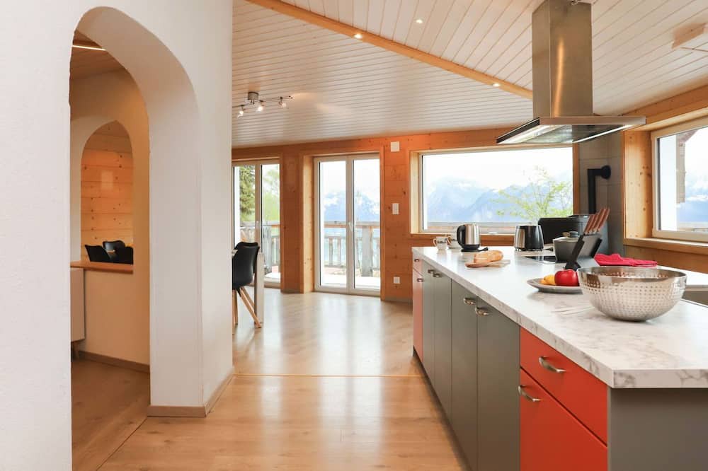 Vionnaz Apartment | Nice apartment for 6 people with WIFI, TV, terrace, pets allowed, panoramic view and parking