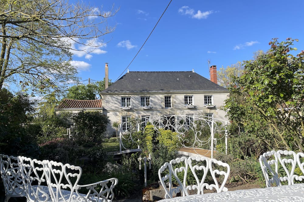 Nueil-sur-Layon Bed & Breakfast | Chambre de Charme Dans un Jardin de 1500m2