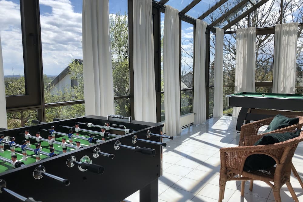 Medlingen Apartment | Spaceous apartment with garden for 8 persons