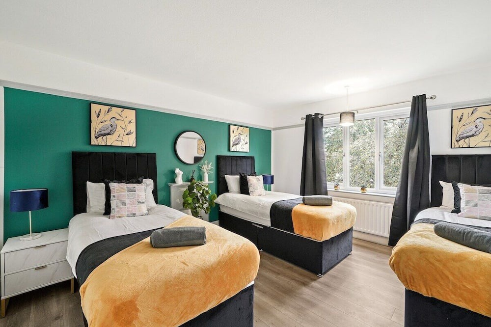 Forest Fields House | Stylish 4 Bed House in Nottingham - sleeps 15