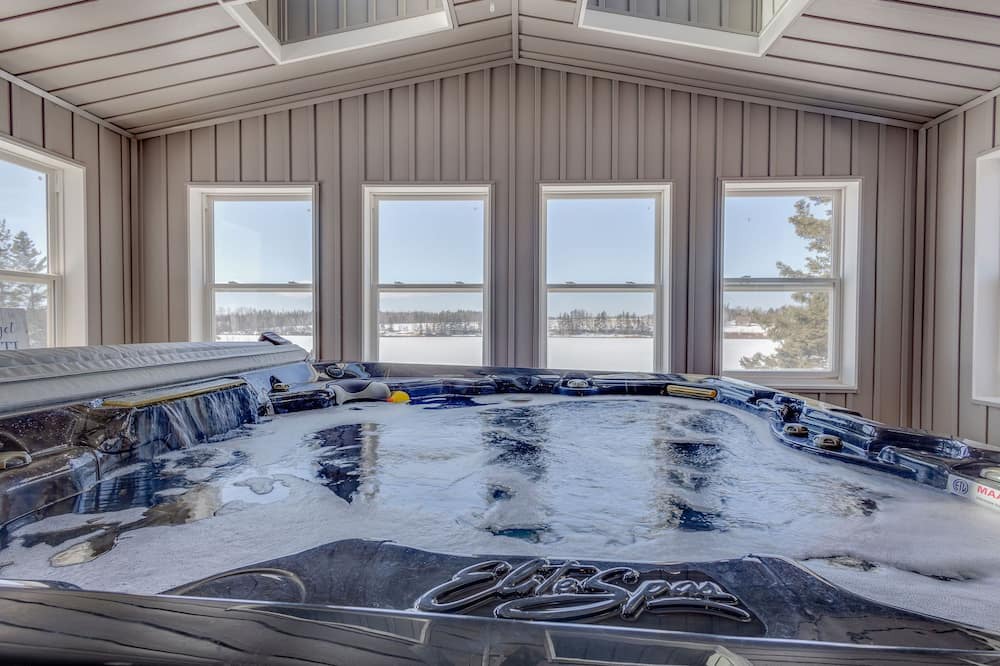 Prince County Cottage | Cozy Riverview Getaway: 3BR, Hot Tub, pets welcome!