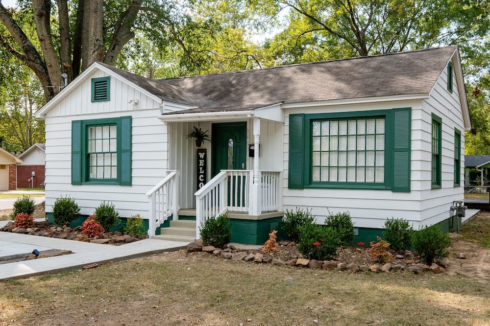 Conway House | Minutes to downtown/UCA/Hendrix and main attractions! Pet-Friendly hidden gem!