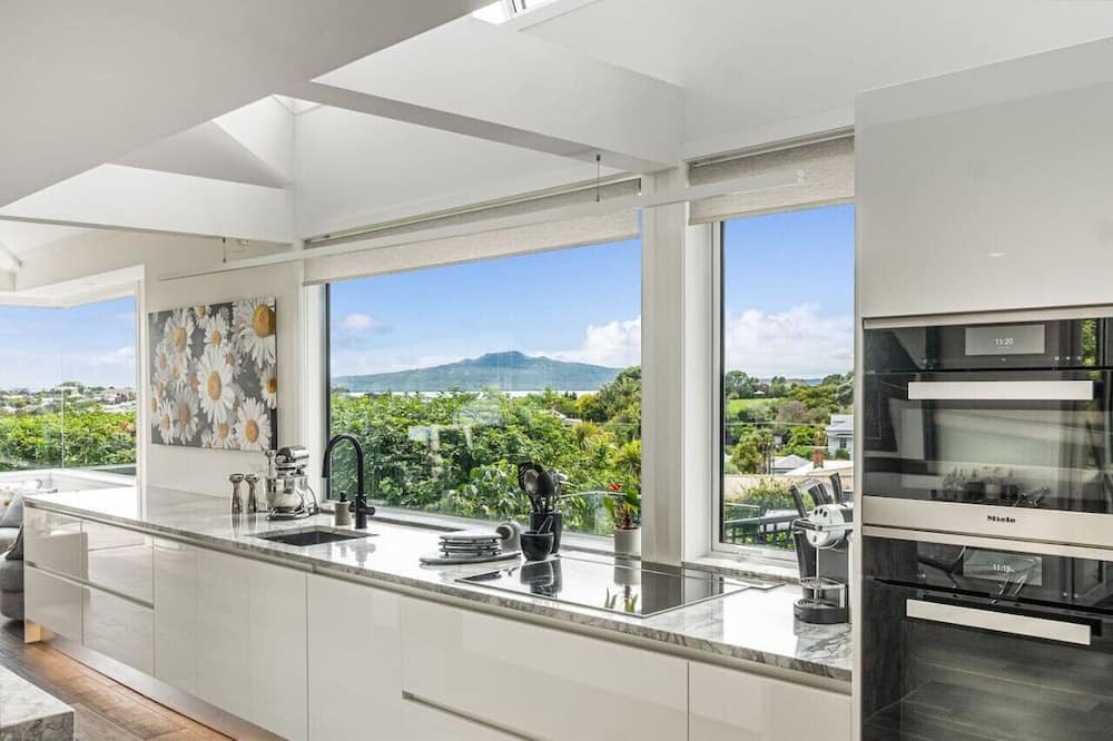 Devonport House | Artistic Mount Vic Villa
