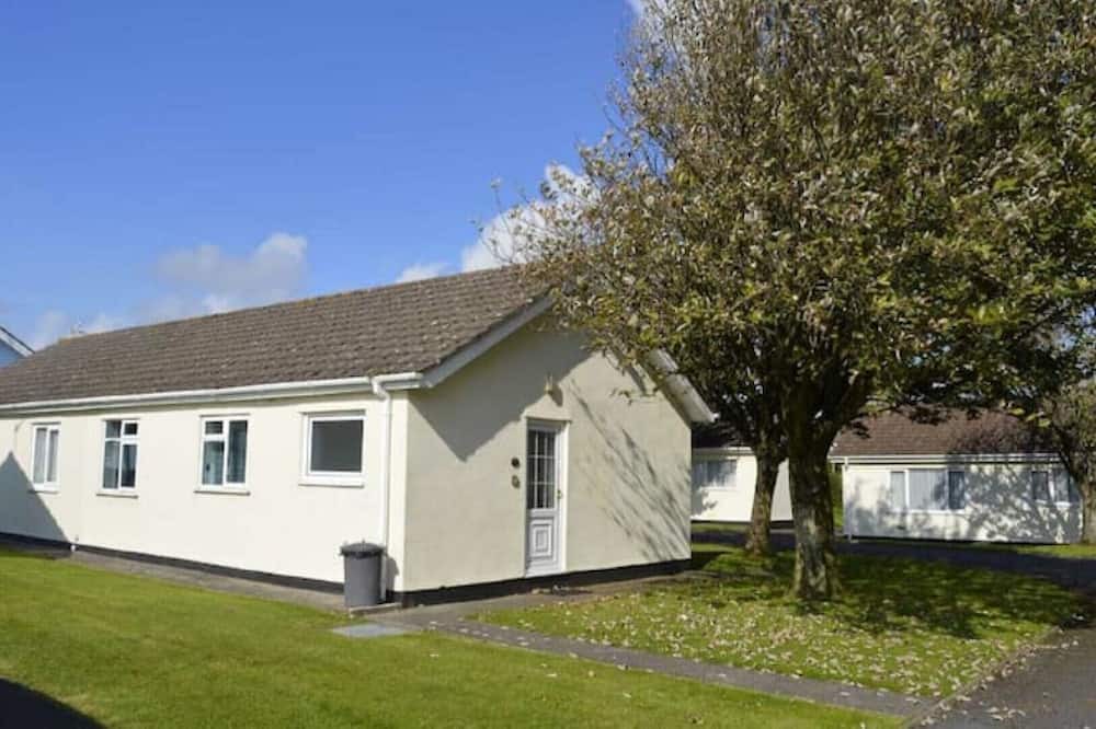 Scurlage Ski Chalet | Trem-y-mor, No. 6 Gower Holiday Village