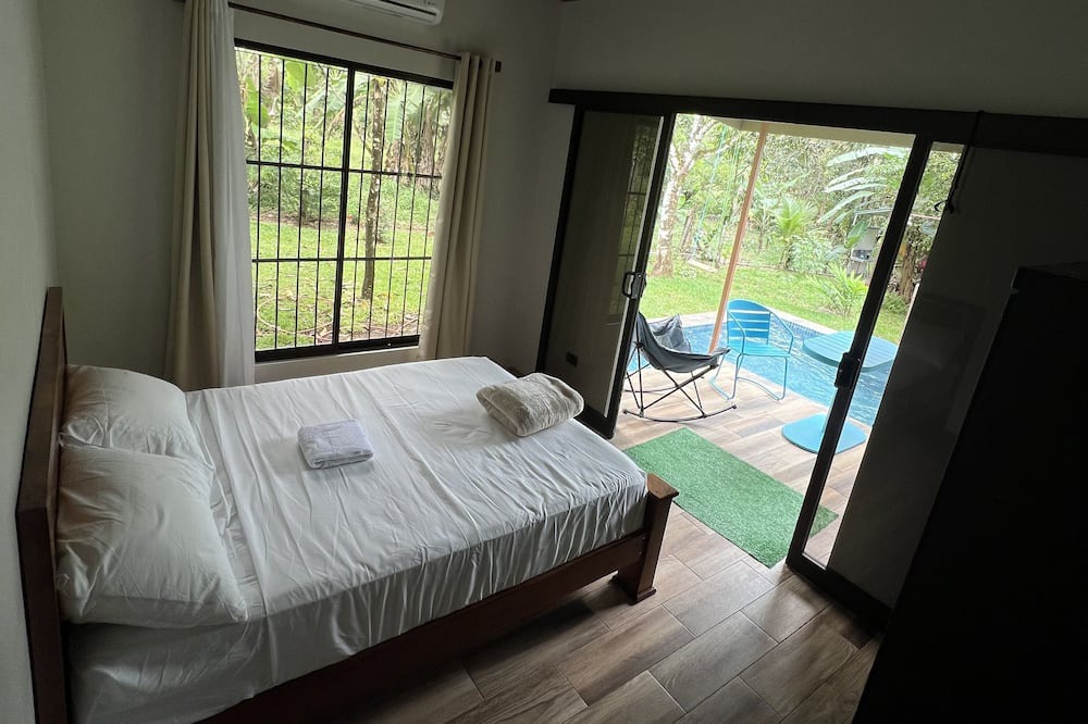 San Isidro de Grecia Cabin | EcoSky "Tranquil Retreat Near La Fortuna: Private Pool, Lake Access, and More!"