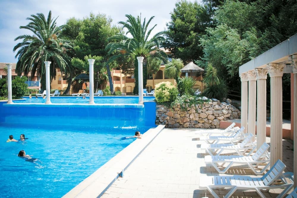 Les Hauts de Canet Apartment | Pretty haven of peace with pool