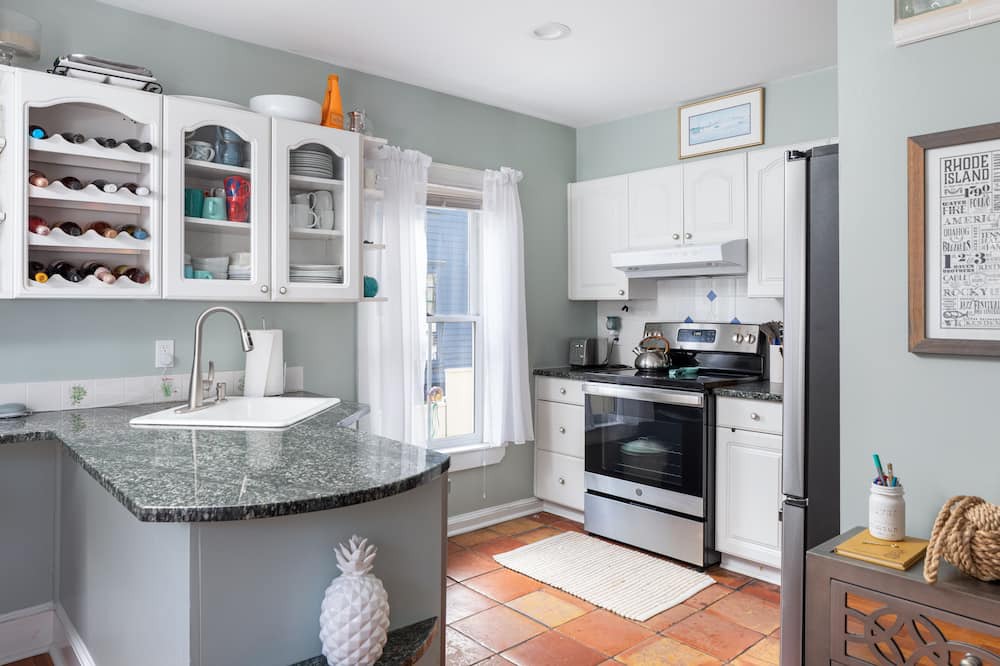 The Point House | Cozy retreat, historic neighborhood, 2 blocks to ocean & 10 min walk downtown!