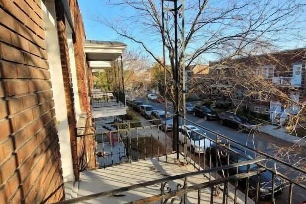 Verdun Apartment | Charming 1 bdrm + office near Verdun waterfront, many amenities for longer stays