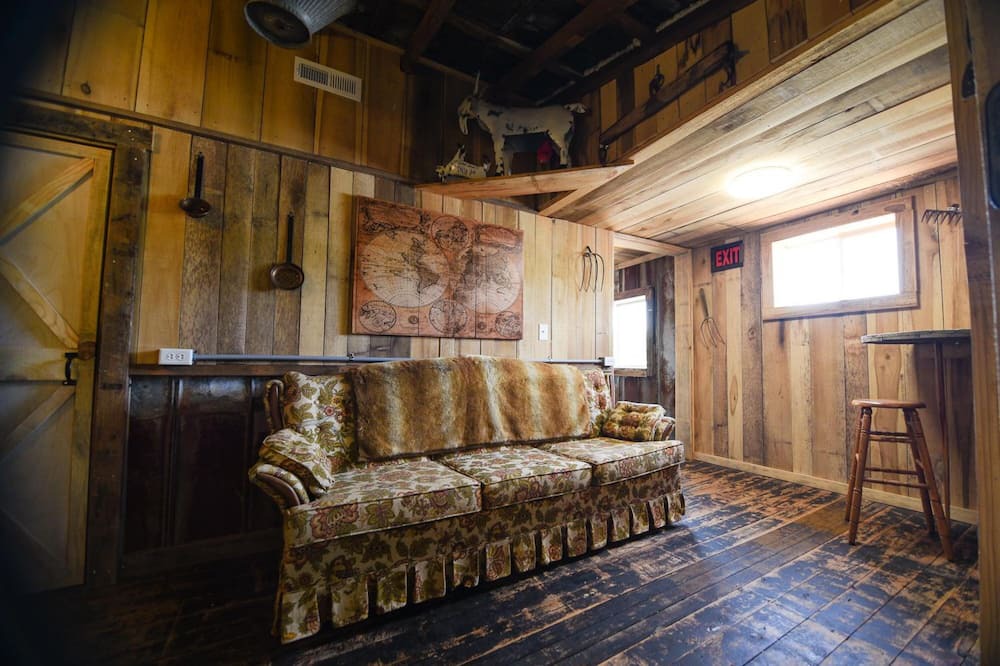 Tracy City House | Goat Pen Hostel - Gizzard South
