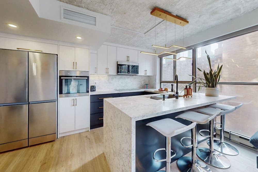 Old Town Condo | Downtown Toronto Delight: The Cozy 3-Bedroom