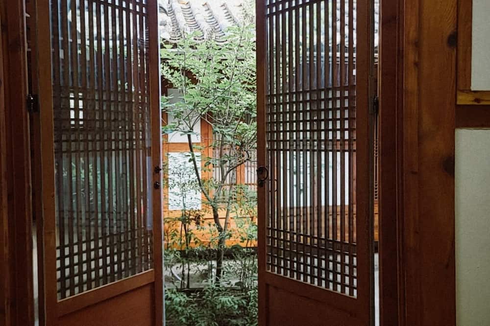 Seochon House | Traditional Hanok over 90 years near Gyeongbokgung -5 rooms, 3 bathrooms Max. 10