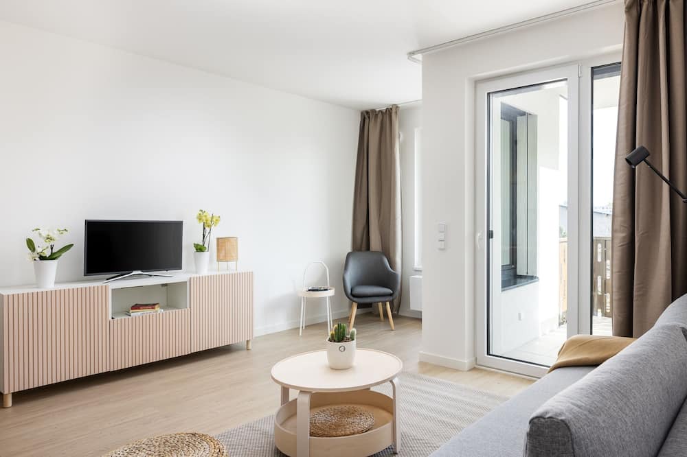 Prague 13 Apartment | Japandi Homestay for 4-Alfa Rezidence-MetroB Luka
