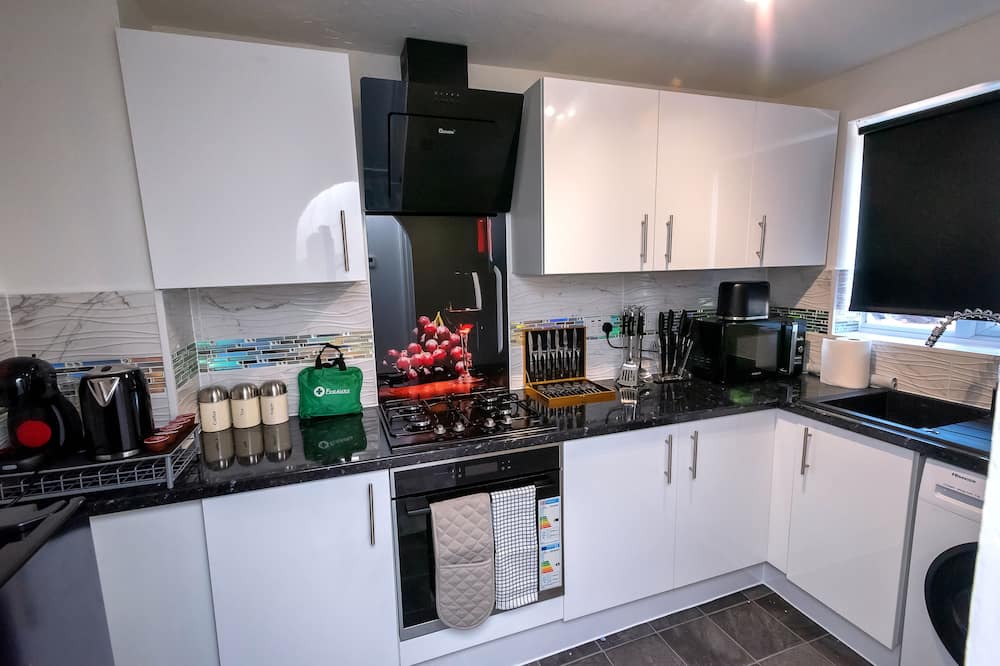 Thamesmead East House | I Love London! A Stunning 2 Bed Home Sleeps 1-3!
