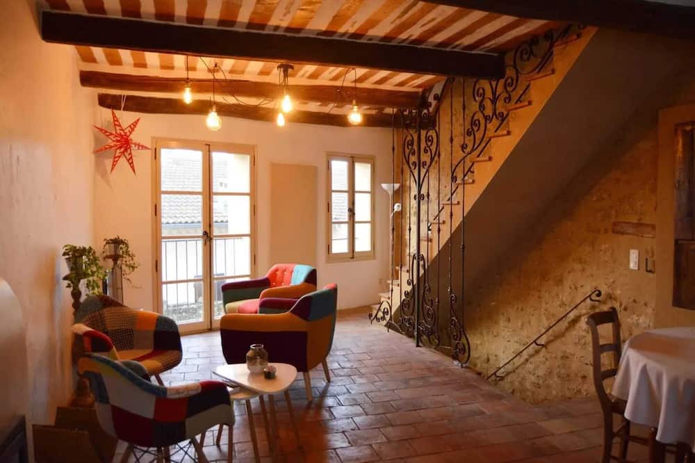 Courthezon Apartment | Homerez - Beautiful apartement for 4 ppl. with terrace at Courthézon