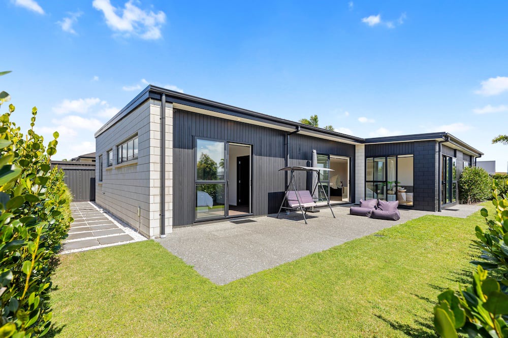 Papamoa Beach House | Sol Escape - Papamoa Beach Holiday Home