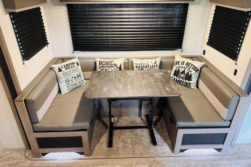 Yakima House | Glamping in a like new, well maintained RV that has everything you need!!!