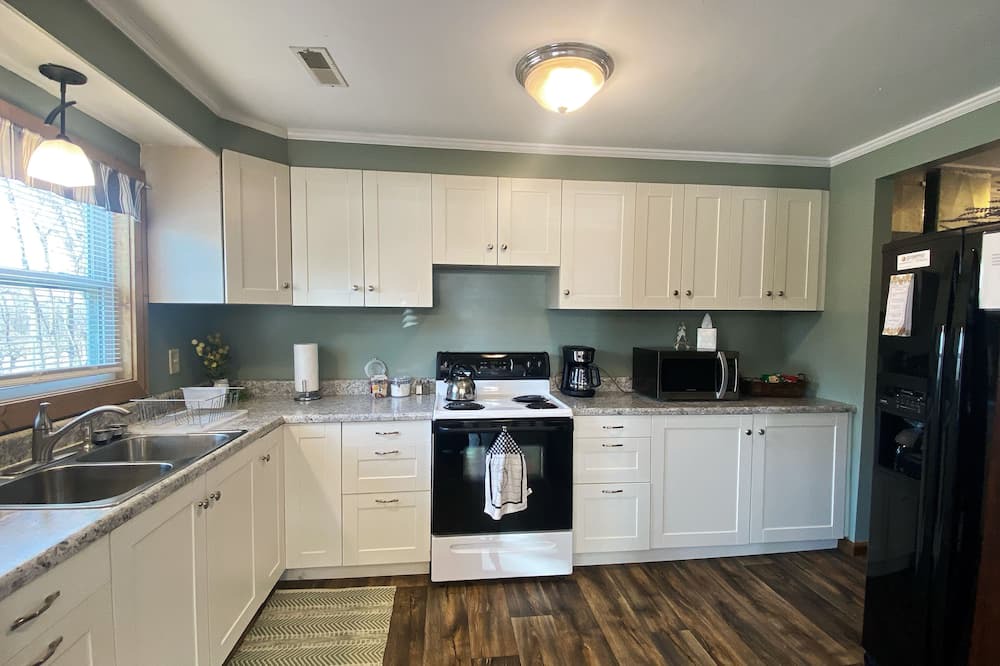 Painton Cottage | Cozy Cottage in a private location in a beautiful setting!