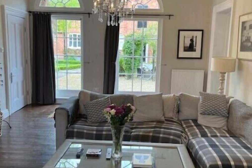 Abthorpe House | Elegant 9 Bedroom 5 Bathroom